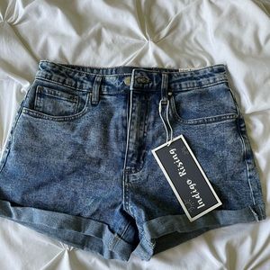Mid rise shorts, never worn